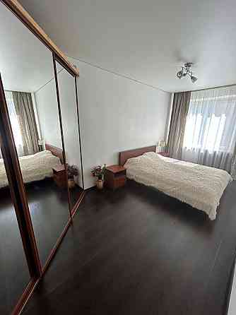 Сдаю двушку на Левом берегу, район 9и. Этаж: 5/9 . Мариуполь