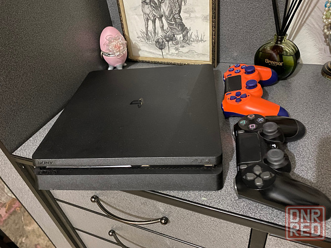 Продам прошитую PS4 slim 1 Ter Макеевка - изображение 1