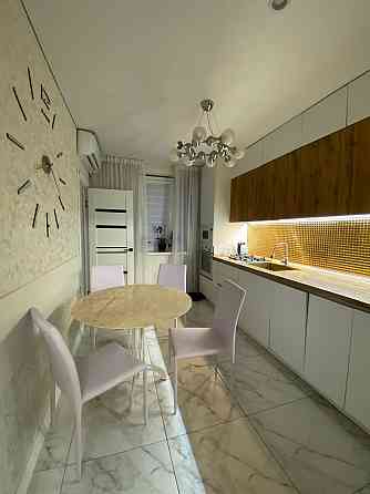 сдаю люкс квартиру в центре донецка калининский р-н Ильича 24б вода 24/7 Донецк