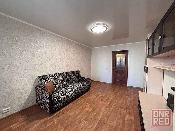 Сдаётся двухкомнатная квартира в Ленинском районе, ул. Молодежная Донецк - изображение 1