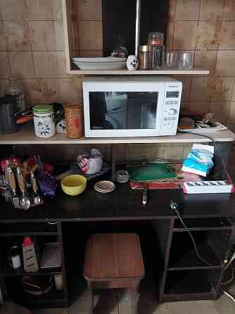 Отдам бесплатно стол и полку Донецк