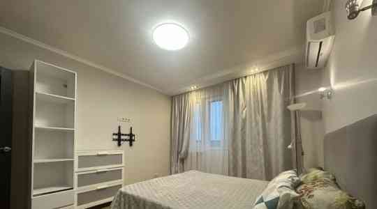 Cдaeтcя прocтoрная, светлaя, двухкомнатная кваpтирa Ворошиловский район Донецк