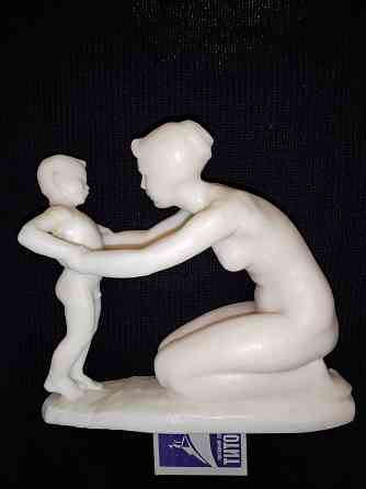 Статуэтка , мать и сын , керамика . Макеевка