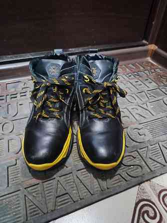 Продам зимние ботиночки на мальчика Донецк