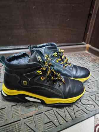 Продам зимние ботиночки на мальчика Донецк