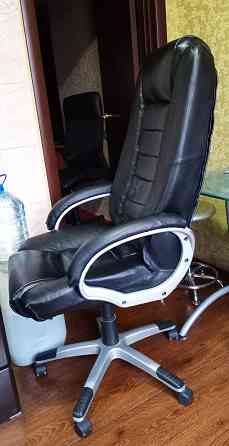 Крупное кресло. кожа. Донецк