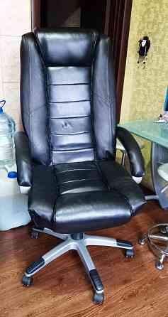 Крупное кресло. кожа. Донецк