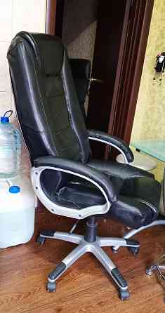 Крупное кресло. кожа. Донецк