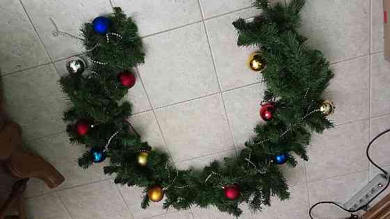 искусственная еловая гирлянда хвойная с елочными игрушками 2м Донецк