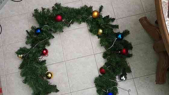 искусственная еловая гирлянда хвойная с елочными игрушками 2м Донецк