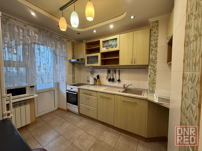 Продам 3 ком.кв Калининский район, проспект Ильича, Больница Калинина, Молоко Донецк - изображение 1