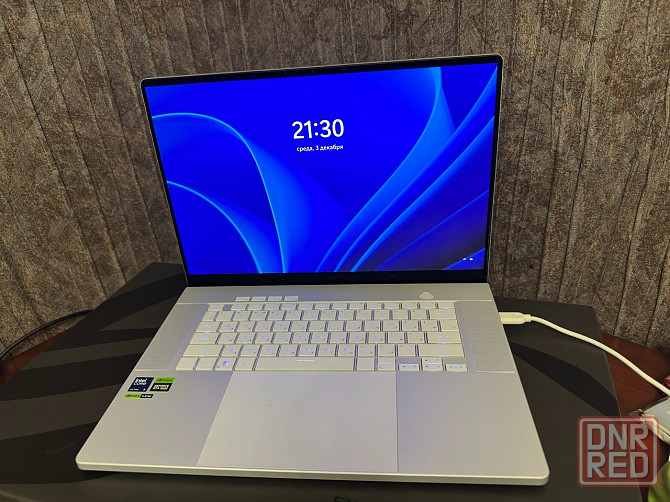 Мощный тонкий лёгкий геймер ноут Asus Rog Zephyrus Донецк - изображение 2