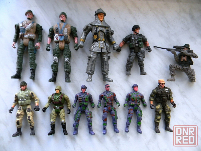 Набор солдатиков и машинок Макеевка - изображение 4