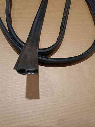 Продам уплотнитель багажника Донецк