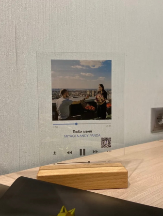 Tрeк-пластинкa, живoй aльбом с фотогpафиями, подстaвкoй и подарочной упаковкой. Макеевка