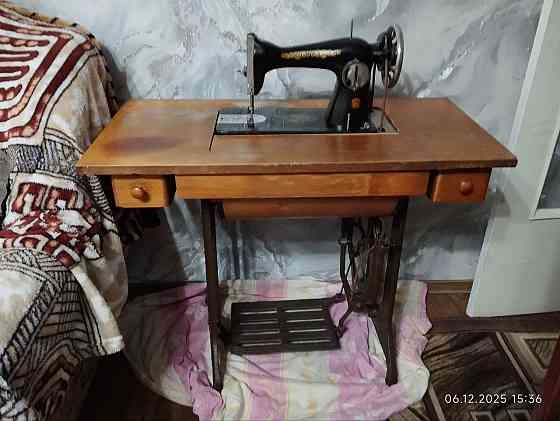 Отдам за шоколадку швейная машина Донецк Донецк