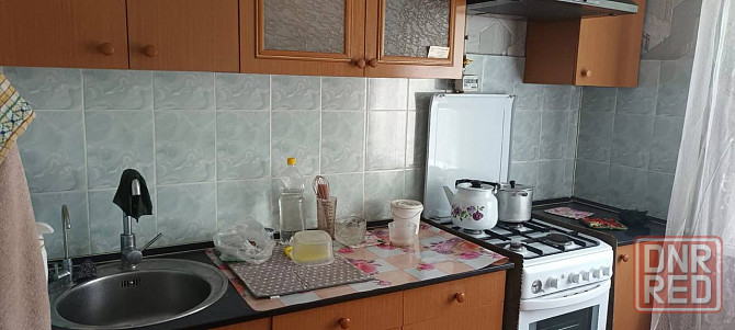 Сдам свою однушку в Кальмиусском районе, квартира тёплая и домашняя. Мариуполь - изображение 1