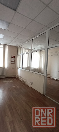 Сдам Офис 350 м² в Калининском районе. Кабинетная система. Мебель. Донецк - изображение 7