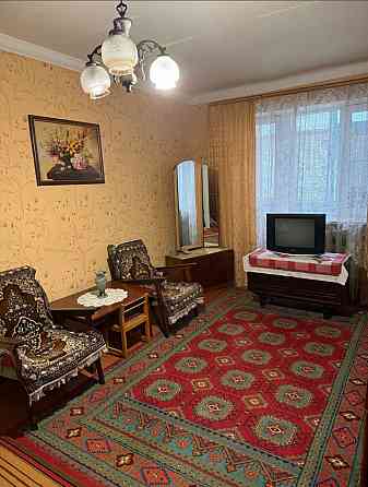 Продам двухкомнатную на кругу Донецк