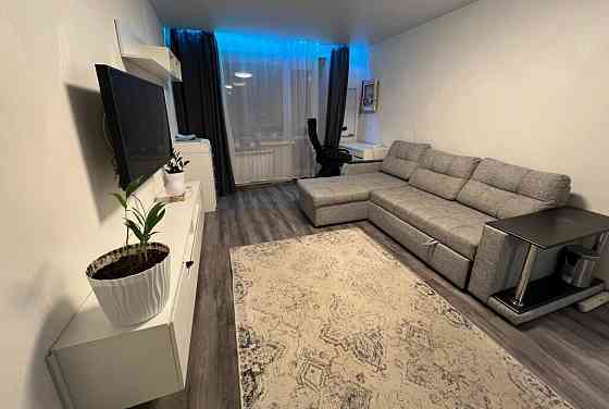 Сдаем светлую 2-комнатную квартиру для семьи. Квартира находится на 6 этаже 9-этажного дома. Донецк