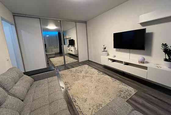 Сдаем светлую 2-комнатную квартиру для семьи. Квартира находится на 6 этаже 9-этажного дома. Донецк