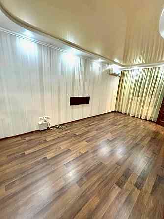 Центр города ! Продажа офиса по пр-т Ватутина в Ворошиловском р-не , г. Донецк Донецк