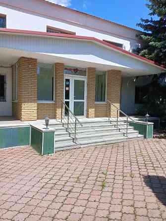 Здание (2 этажа, 882,6 м2), гараж (82,8 м2) с земельным участком (2127 м2) Горловка