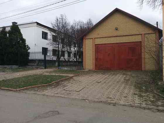 Здание (2 этажа, 882,6 м2), гараж (82,8 м2) с земельным участком (2127 м2) Горловка