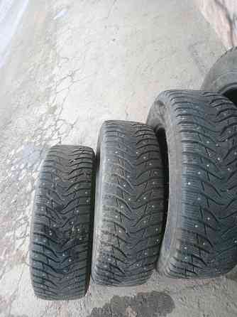 Продаю зимнюю резину 235 65 17 кумхо Донецк