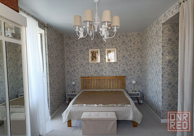 Киевский район, Шахтерская площадь, Фаворит Донецк - изображение 1