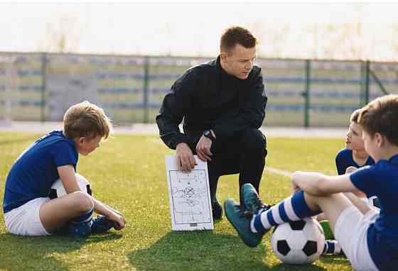 Требуется инструктор по футболу в спорт-клуб Донецка Донецк