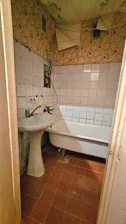 Продам 2 ком.квартиру кв. Якира 2 эт . Луганск