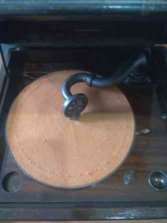 Патефон Victor Talking Machine Company с запасными иглами Макеевка