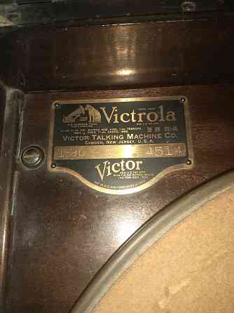 Патефон Victor Talking Machine Company с запасными иглами Макеевка