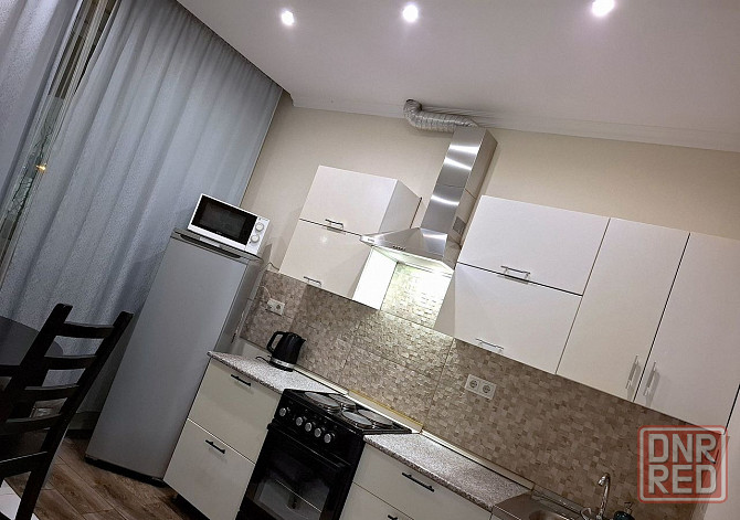 Сдается шикарная однокомнатная квартира в Ворошиловском районе Донецка рядом с Филармонией. Донецк - изображение 5