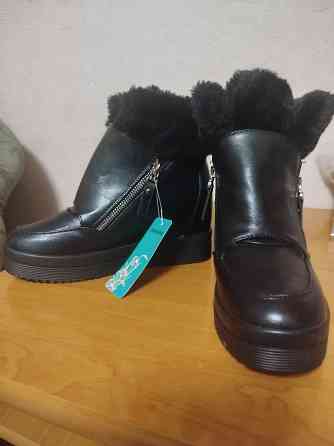 Продам новые зимние сапожки Донецк