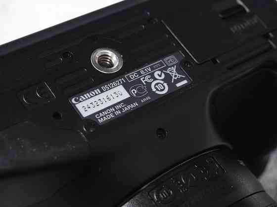 Зеркалка Canon EOS 550D kit 18 55 is + вспышка Макеевка