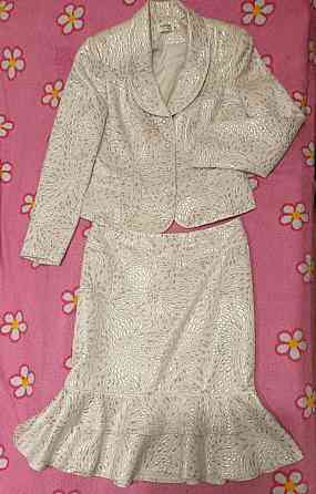 Продам белый белорусский женский костюм Макеевка