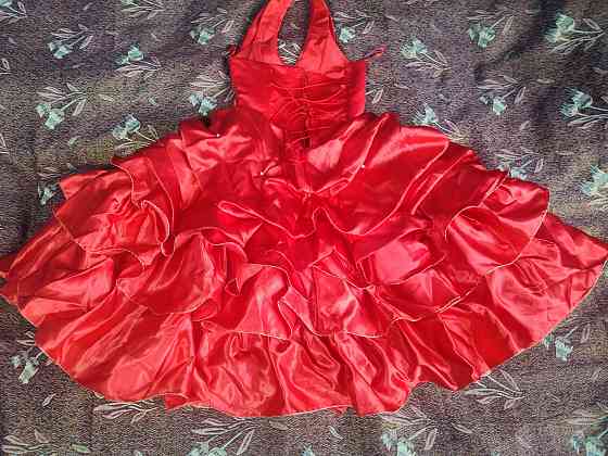 Продаю нарядное платье на девочку 5-6 лет Макеевка