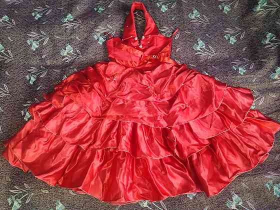 Продаю нарядное платье на девочку 5-6 лет Макеевка