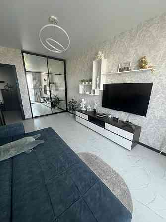 Сдаётся на длительный срок достаточно просторная двухкомнатная Донецк