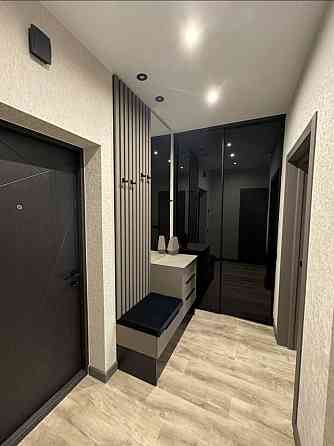 Сдается в аренда евродвушка с отличным ремонтом, полностью укопмлектованна бытовой техникой. Мариуполь