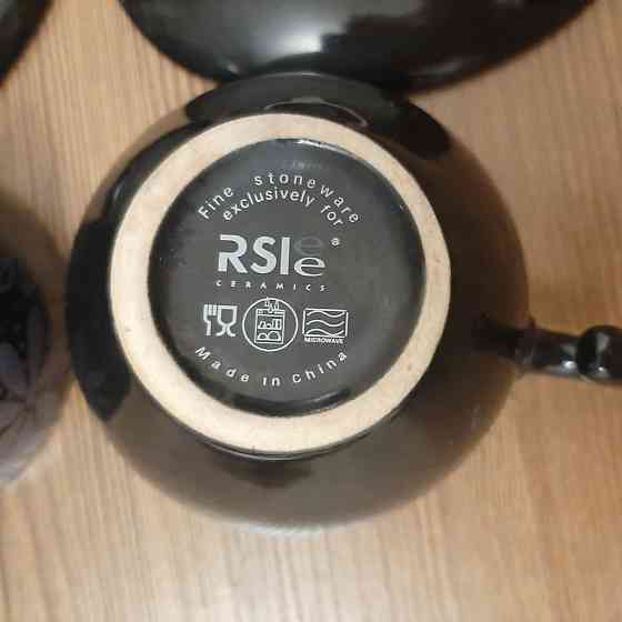 Продам чашки с блюдцами керамика 2 штуки . изысканный керамогранит исключительно для RSLe ceramics Донецк