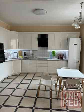 Продам отличную 150 кв м в новострое 3 к кв Звездочка Донецк