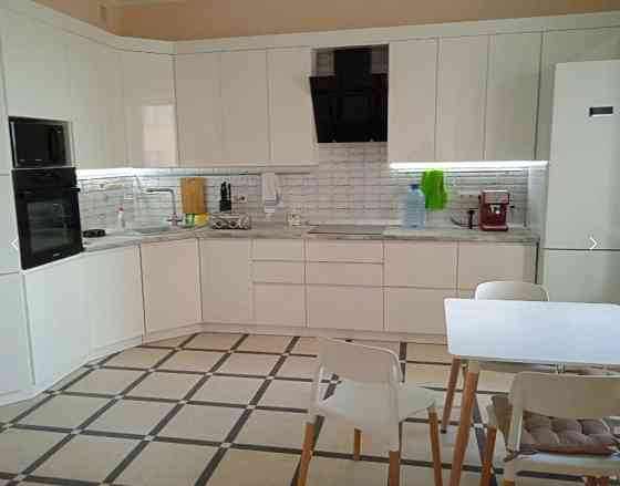 Продам отличную 150 кв м в новострое 3 к кв Звездочка Донецк