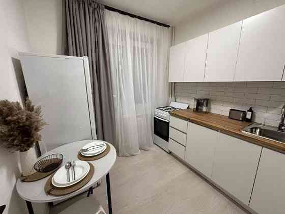 сдам за 17тыс.руб. ленининский проспект, в районе парка щербакова Донецк