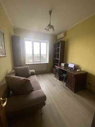 Продается трехкомнатная квартира в Центральном районе Мариуполь