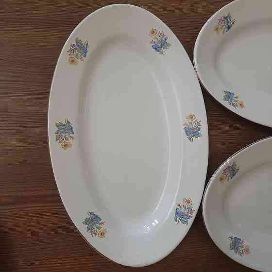 Блюдо сервировочное с лаконичным декором, фаянс, деколь, золочение, будянский фаянсовый завод Донецк