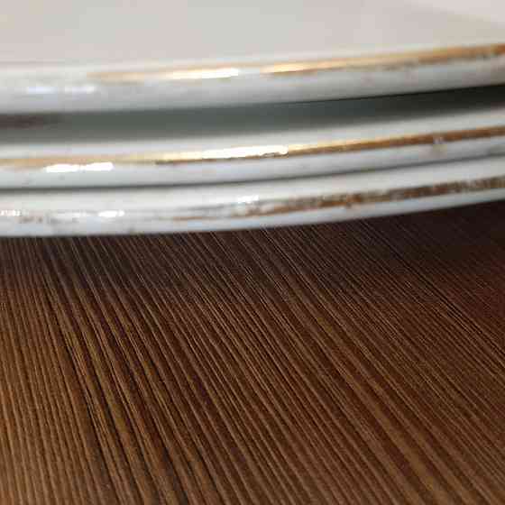 Блюдо сервировочное с лаконичным декором, фаянс, деколь, золочение, будянский фаянсовый завод Донецк