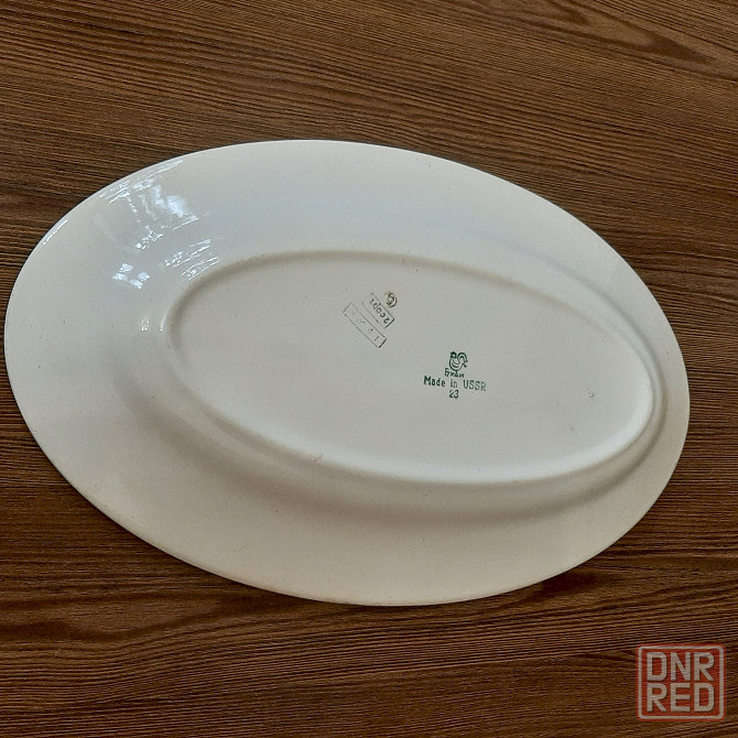 Блюдо сервировочное с лаконичным декором, фаянс, деколь, золочение, будянский фаянсовый завод Донецк - изображение 2